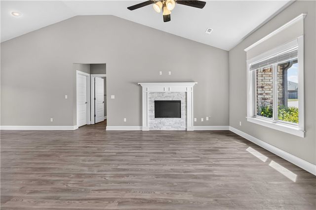 1749 Charismatic Drive, Prairie Grove, AR 72753