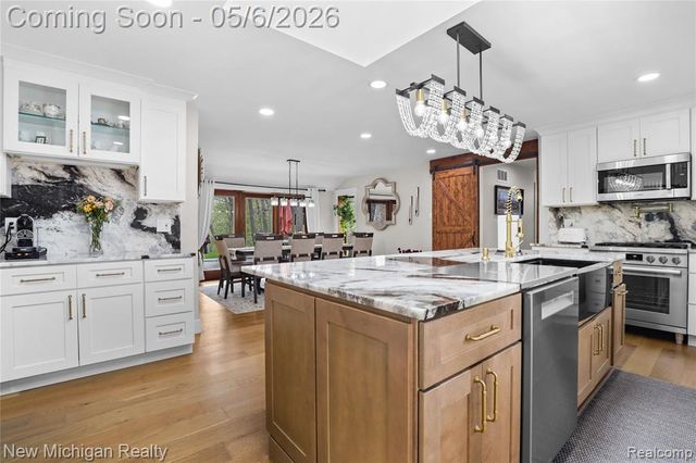 33733 Braebury Ridge, Farmington Hills, MI 48331