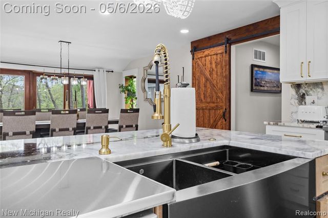 33733 Braebury Ridge, Farmington Hills, MI 48331