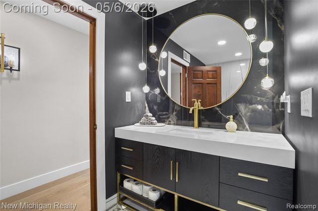 33733 Braebury Ridge, Farmington Hills, MI 48331