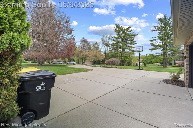 33733 Braebury Ridge, Farmington Hills, MI 48331