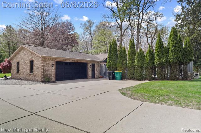 33733 Braebury Ridge, Farmington Hills, MI 48331