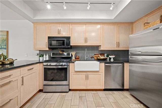 2503 E 21st Street 205, Signal Hill, CA 90755