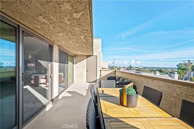 2503 E 21st Street 205, Signal Hill, CA 90755