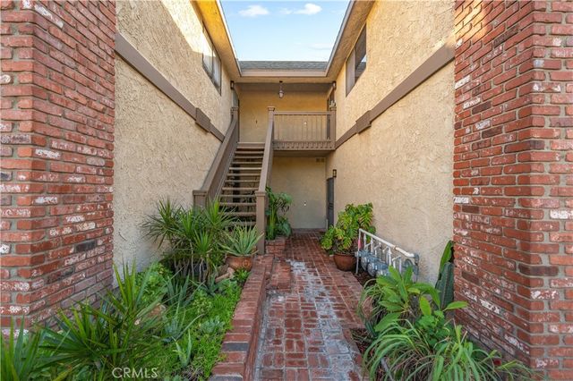 2503 E 21st Street 205, Signal Hill, CA 90755