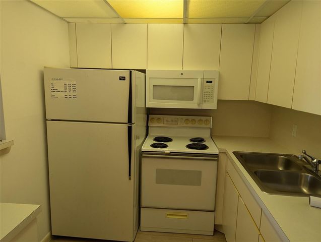 190 Oakridge M, Deerfield Beach, FL 33442