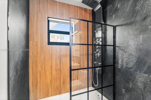 1121 NW 57th St, Miami, FL 33127