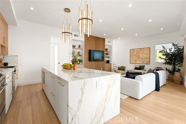 11026 Oxnard St., North Hollywood (los Angeles), CA 91606