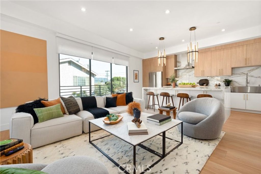 11026 Oxnard St., North Hollywood (los Angeles), CA 91606