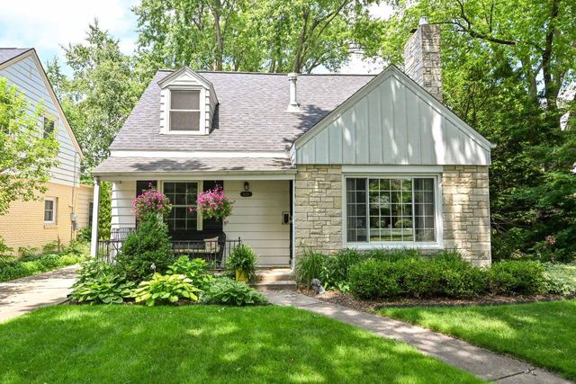 9326 Beverly PLACE, Wauwatosa, WI 53226