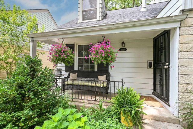 9326 Beverly PLACE, Wauwatosa, WI 53226