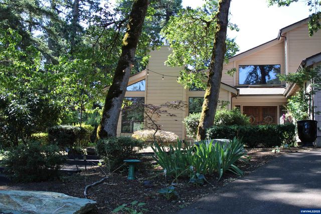 5066 Picadilly Cir NW, Albany, OR 97321