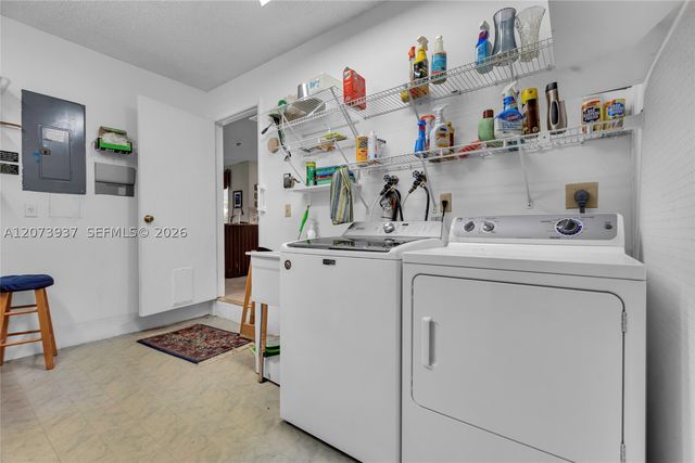 2140 SW 97th Ln, Davie, FL 33324