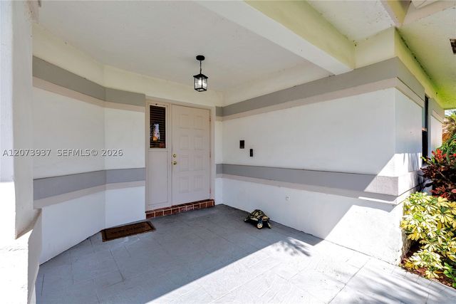 2140 SW 97th Ln, Davie, FL 33324