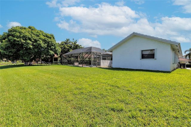 2140 SW 97th Ln, Davie, FL 33324