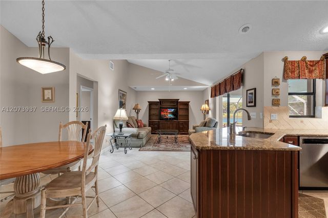 2140 SW 97th Ln, Davie, FL 33324