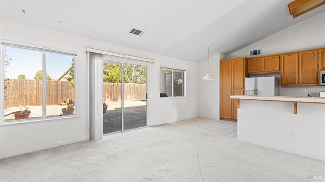 954 Iron Dr, Vacaville, CA 95687