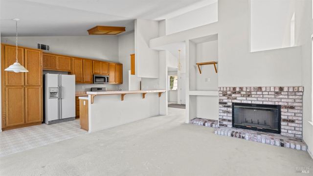 954 Iron Dr, Vacaville, CA 95687