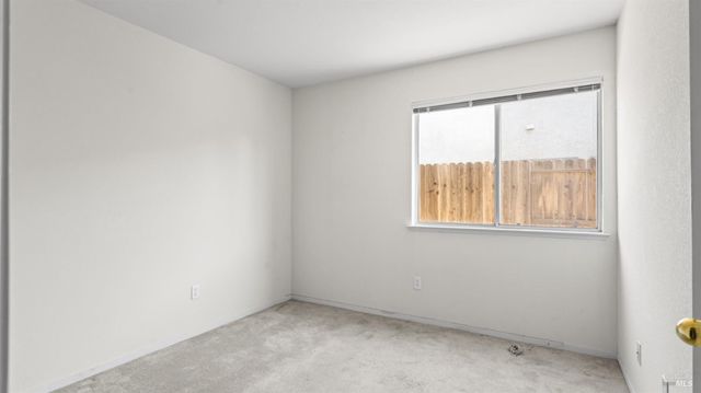 954 Iron Dr, Vacaville, CA 95687