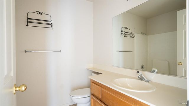 954 Iron Dr, Vacaville, CA 95687