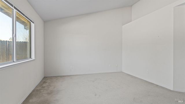 954 Iron Dr, Vacaville, CA 95687