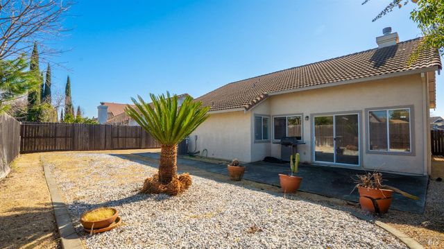 954 Iron Dr, Vacaville, CA 95687