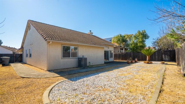 954 Iron Dr, Vacaville, CA 95687