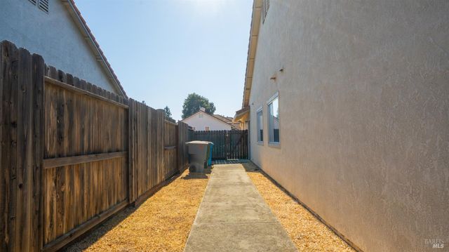 954 Iron Dr, Vacaville, CA 95687