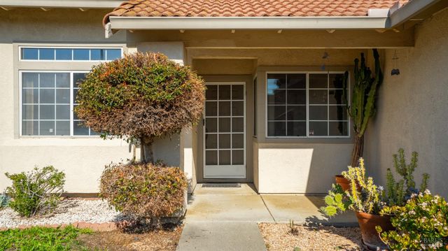 954 Iron Dr, Vacaville, CA 95687