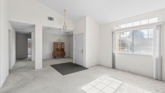 954 Iron Dr, Vacaville, CA 95687