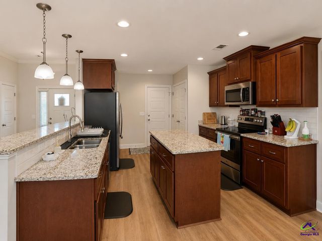 100 McEwen Court, Perry, GA 31069