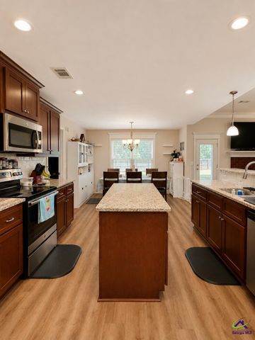 100 McEwen Court, Perry, GA 31069