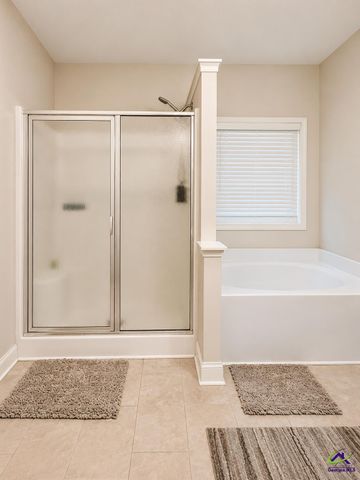 100 McEwen Court, Perry, GA 31069