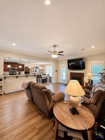 100 McEwen Court, Perry, GA 31069