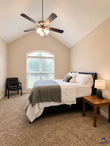 100 McEwen Court, Perry, GA 31069