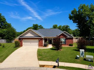 100 McEwen Court, Perry, GA 31069
