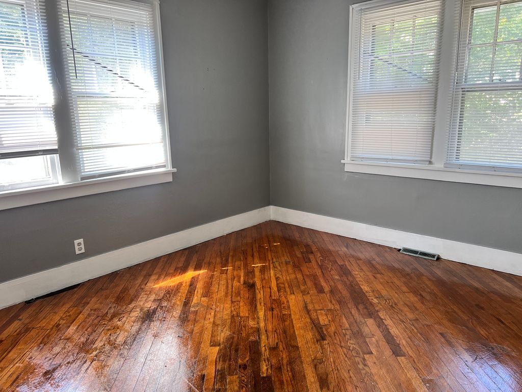 Image 11 of property listing at 605 S 24th Street, Mt Vernon, IL 62864