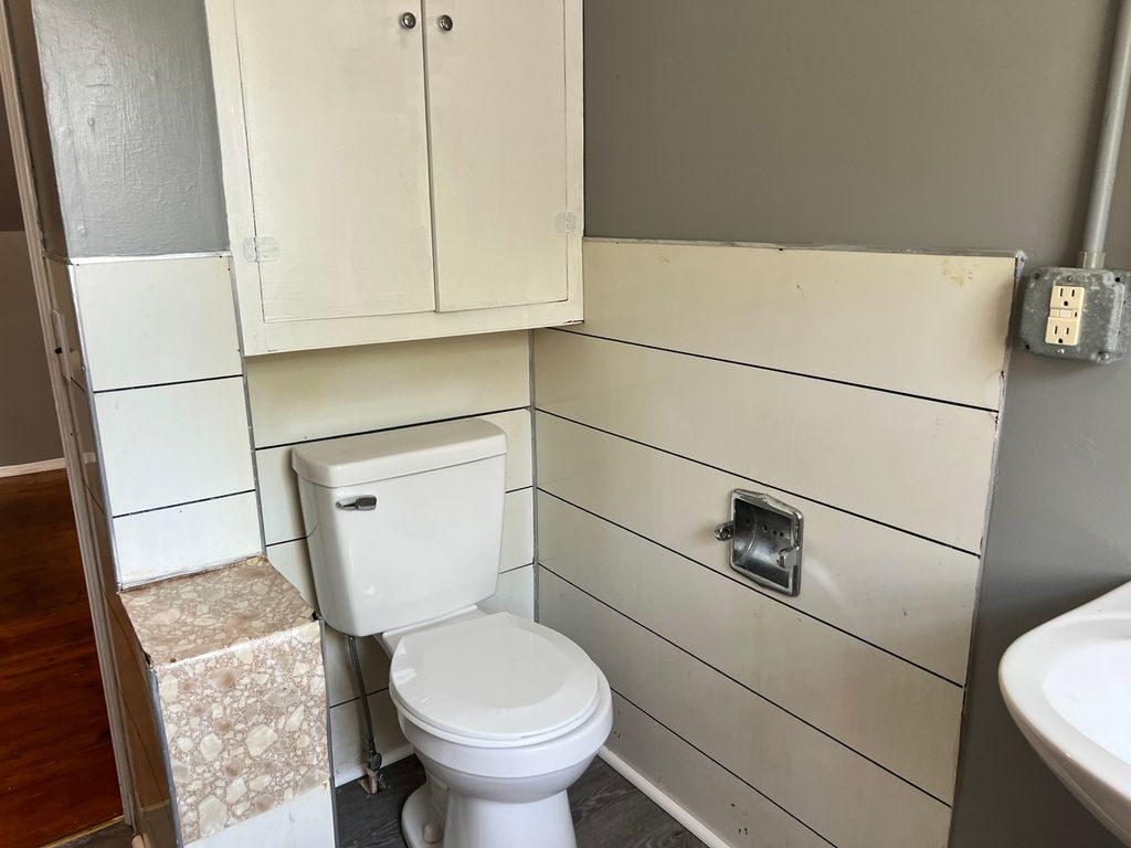 Image 15 of property listing at 605 S 24th Street, Mt Vernon, IL 62864