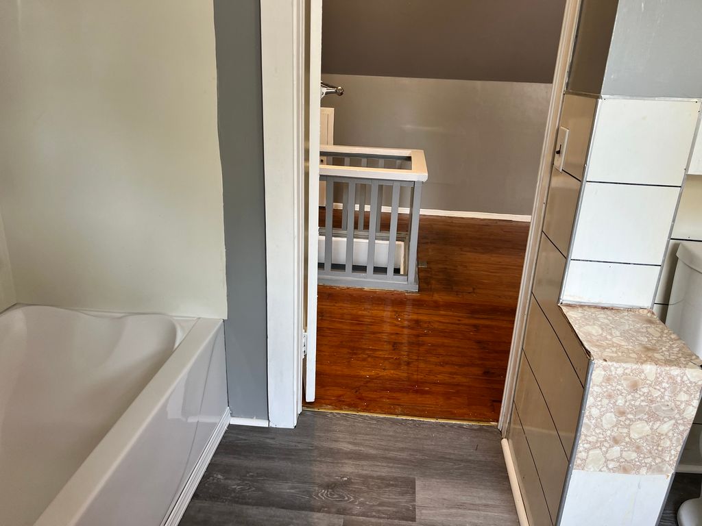 Image 16 of property listing at 605 S 24th Street, Mt Vernon, IL 62864