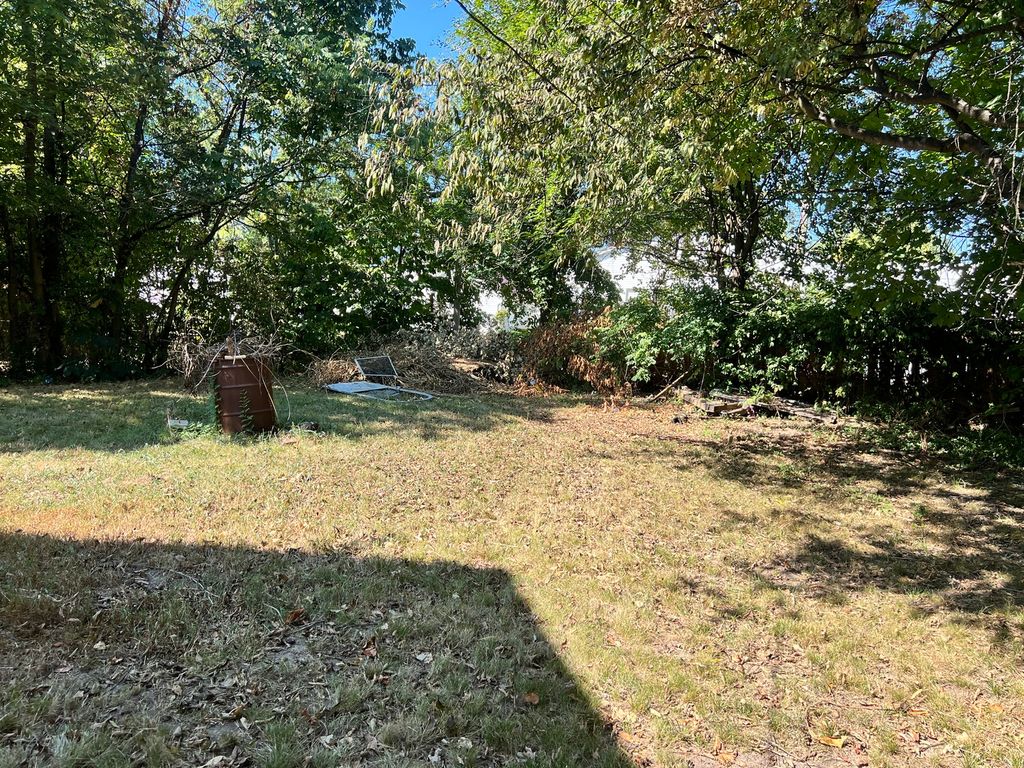 Image 3 of property listing at 605 S 24th Street, Mt Vernon, IL 62864