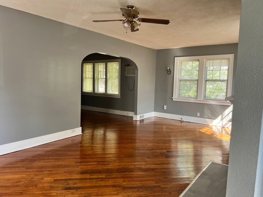 Image 4 of property listing at 605 S 24th Street, Mt Vernon, IL 62864