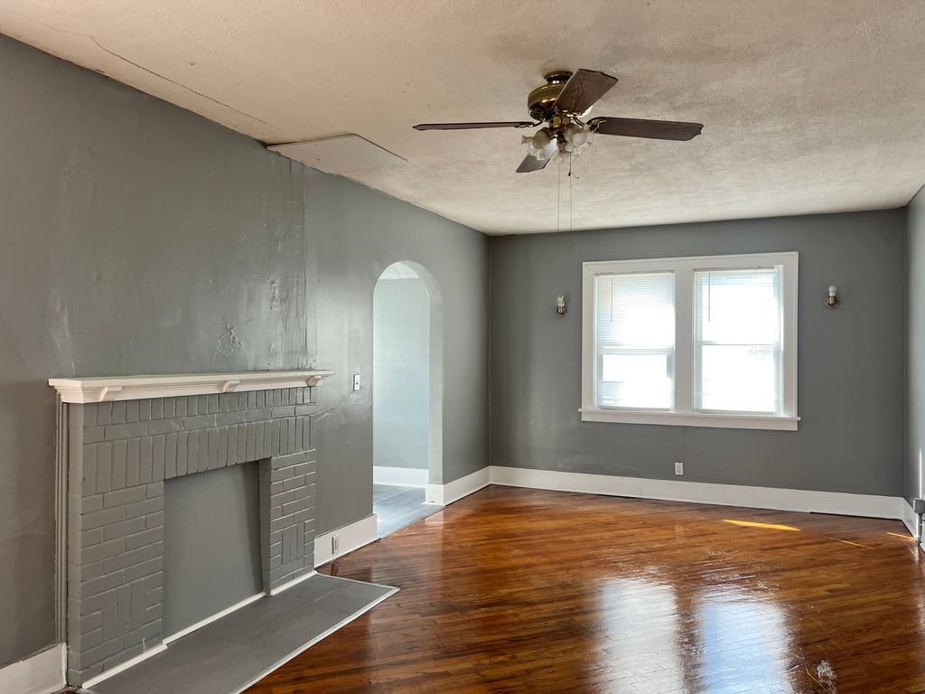 Image 5 of property listing at 605 S 24th Street, Mt Vernon, IL 62864