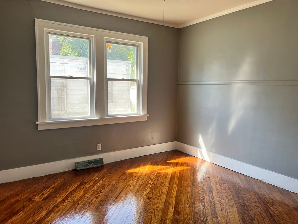 Image 7 of property listing at 605 S 24th Street, Mt Vernon, IL 62864