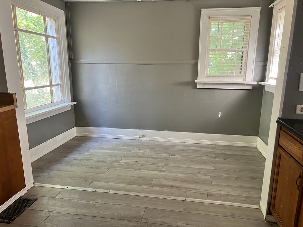 Image 8 of property listing at 605 S 24th Street, Mt Vernon, IL 62864
