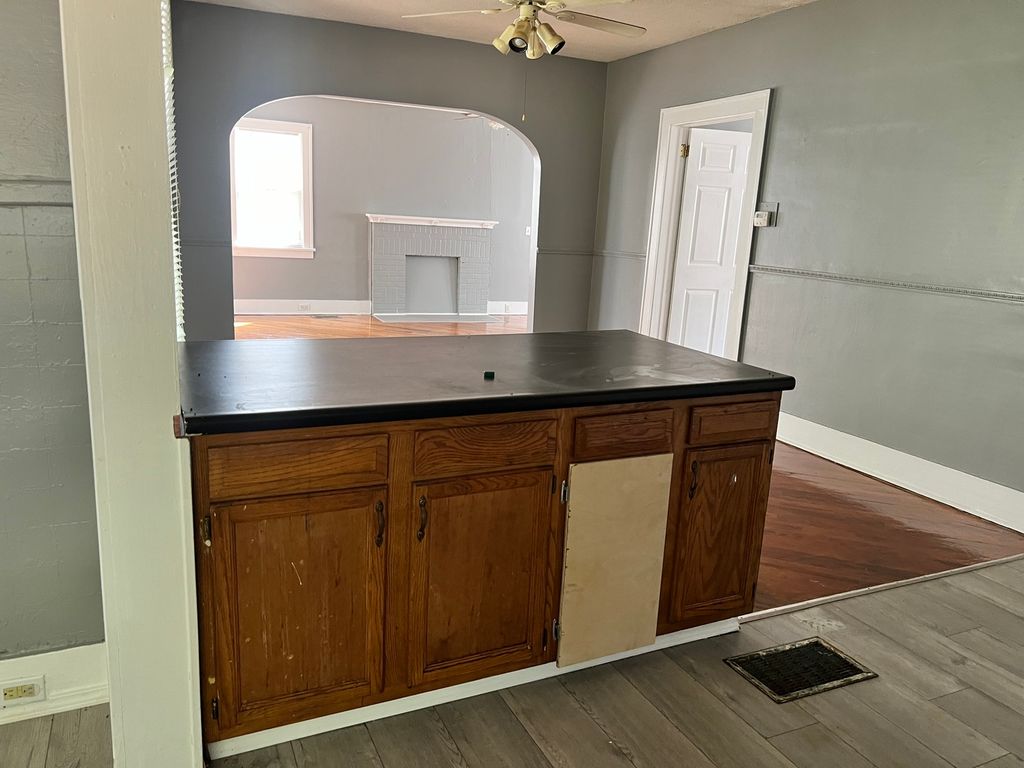 Image 10 of property listing at 605 S 24th Street, Mt Vernon, IL 62864