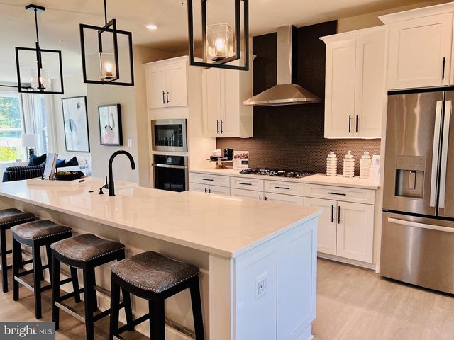 246 HICKORY HOLLOW CT, Cockeysville, MD 21030