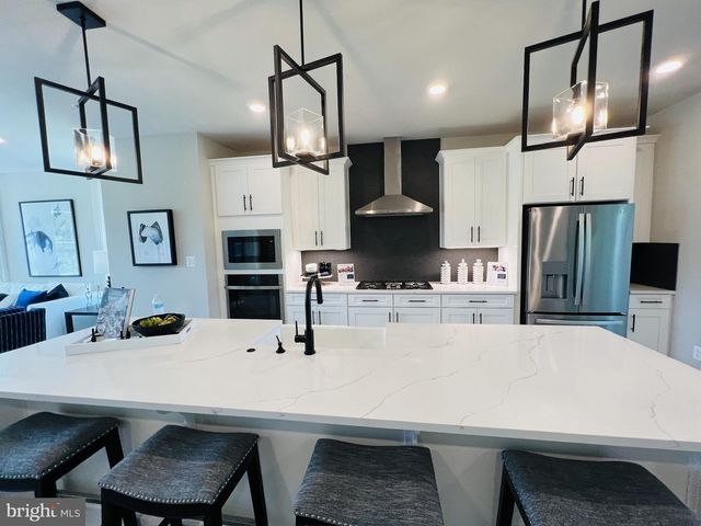 246 HICKORY HOLLOW CT, Cockeysville, MD 21030