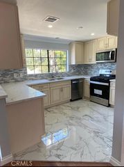 21217 De La Guerra C, Woodland Hills (los Angeles), CA 91316