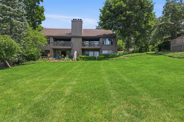 640 Old Barn Road C, Lake Barrington, IL 60010