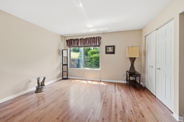 640 Old Barn Road C, Lake Barrington, IL 60010